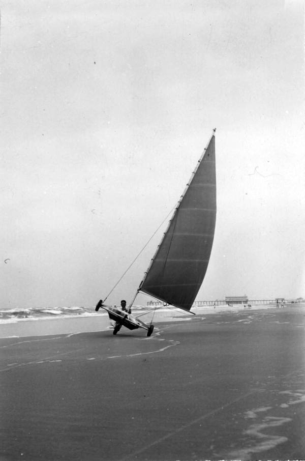 Johnny Ely tilts his sand yacht - Daytona Beach, Florida