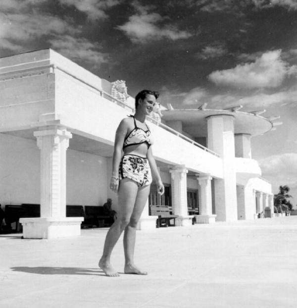 Dot Lambe in front of Lido Beach casino.