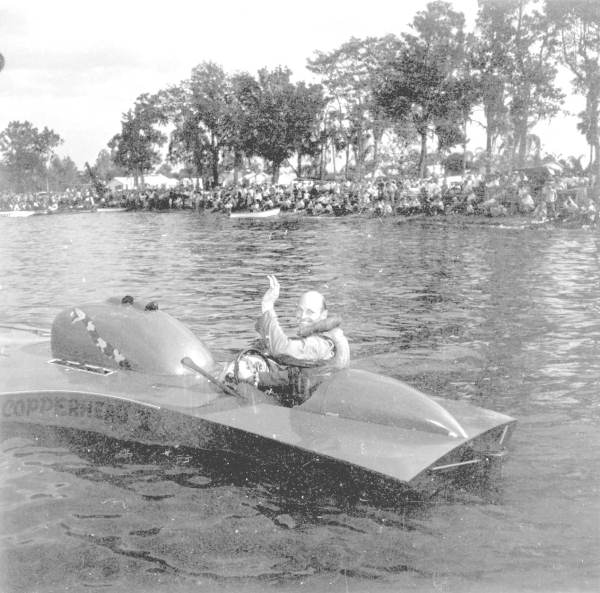 Motorboat Orange Cup regatta