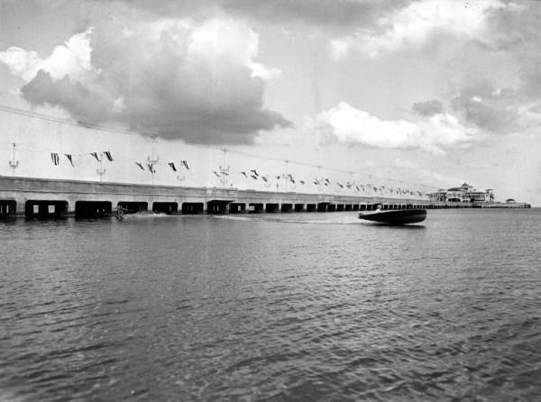 Howe Sadler in a Dunphy speed boat at the Jaycee Beach Club - Saint Petersburg, Florida