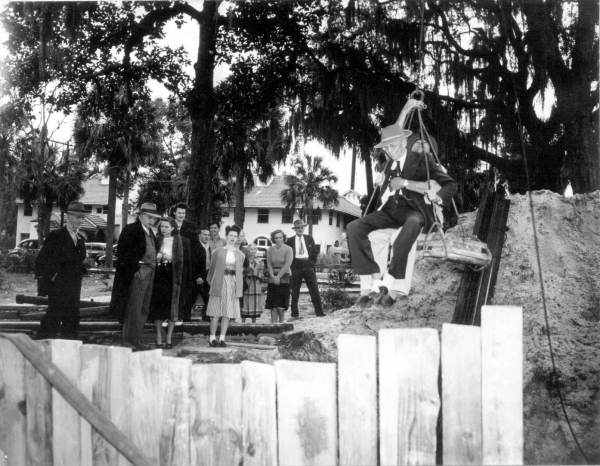 George B. Mobley and J. T. Conway on a makeshift elevator - Green Cove Springs, Florida