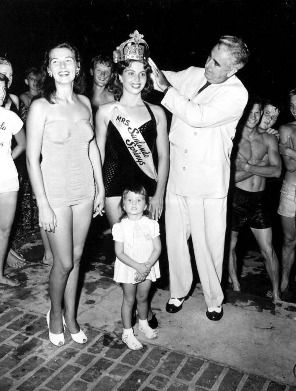Peggy Creel being crowned Mrs. Sanlando Springs