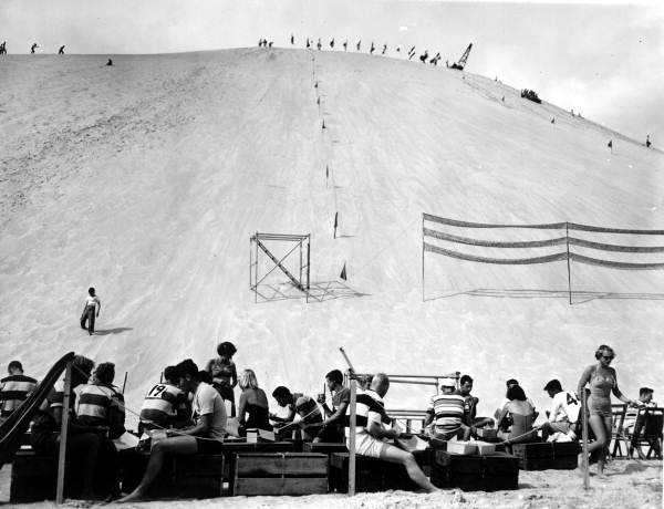 Skiers sit at the bottom of the mountain - Fort Meade, Florida .