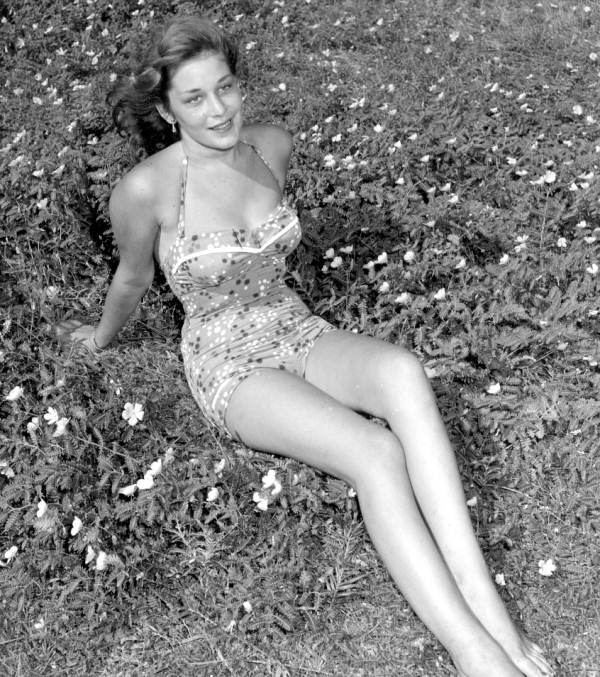 Woman in bathing suit : West Palm Beach, Florida.