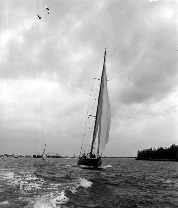 Sailboats traveling from Fort Lauderdale to Bimini