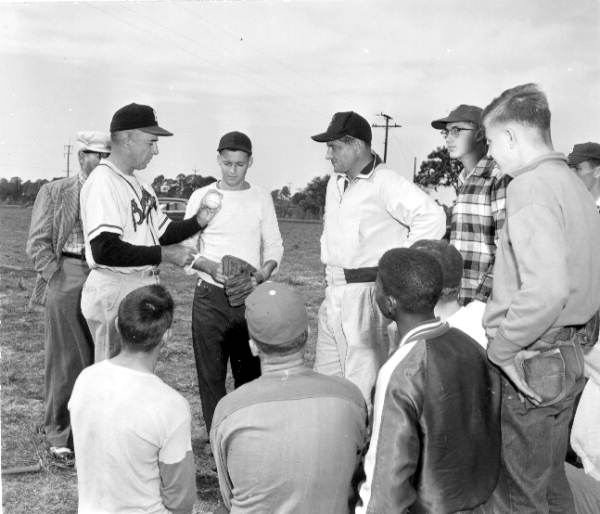 Unidentified Brave player teaches baseball students - Sarasota, Florida