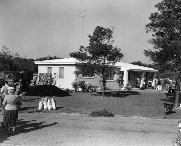 Residence and landscape company - Leesburg, Florida