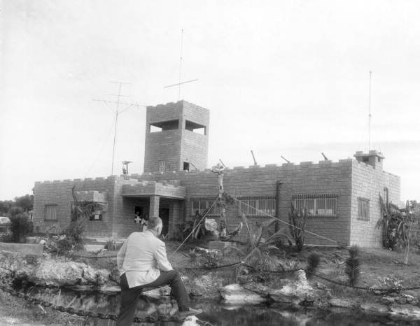 A man looking at McKee's Museum of Sunken Treasure - Plantation Key, Florida