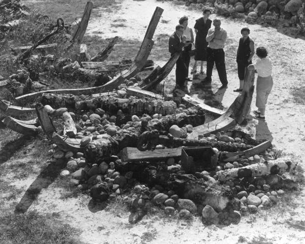 Arthur McKee and sightseers outside the McKee's Museum of Sunken Treasure - Plantation Key, Florida