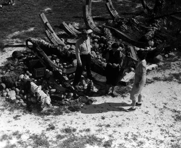 Arthur McKee and sightseers outside the McKee's Museum of Sunken Treasure - Plantation Key, Florida
