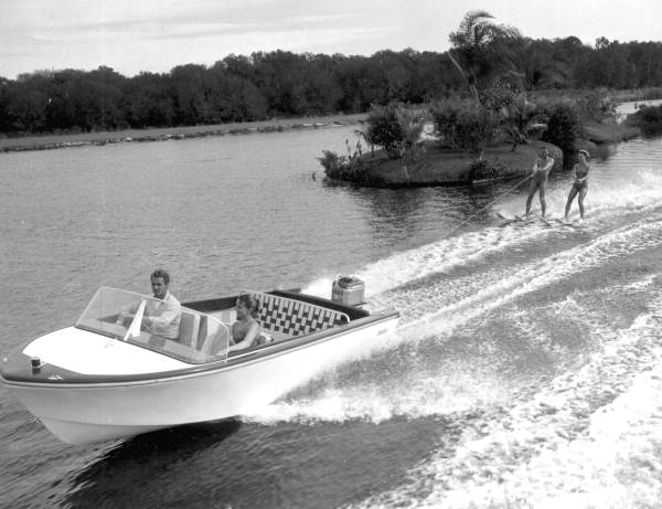 Boaters pulling water skiers at Sunshine Springs - Sarasota, Florida .