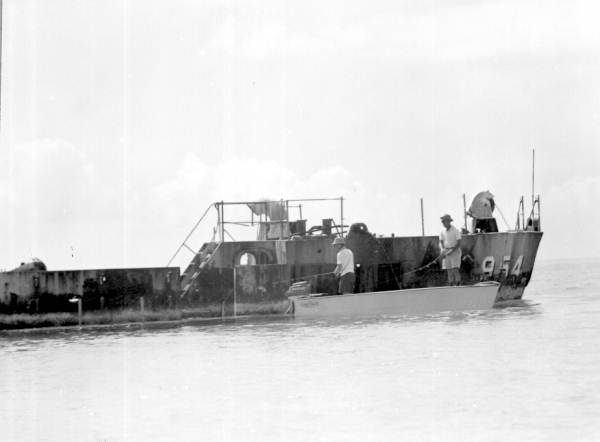 Fishing near an old abandoned military ship - Marquesas Keys, Florida
