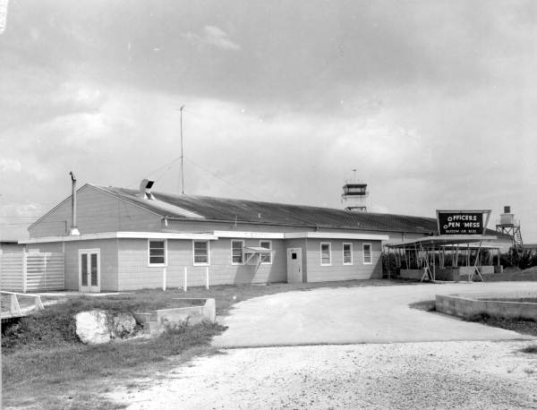 Officers' mess at the Air Force base - Bartow, Florida .