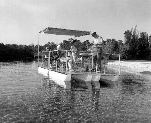 Barbecuing on a pier boat - Weeki Wachee Spring, Florida
