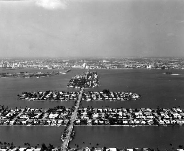 Aerial view of the Venetian Causeway, looking west - Miami, Florida.