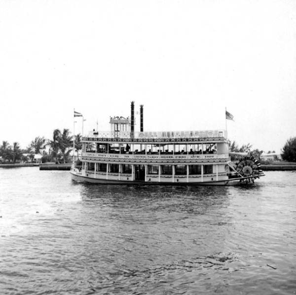 Paddle steamboat on the Atlantic Intracoastal Waterway - Fort Lauderdale, Florida