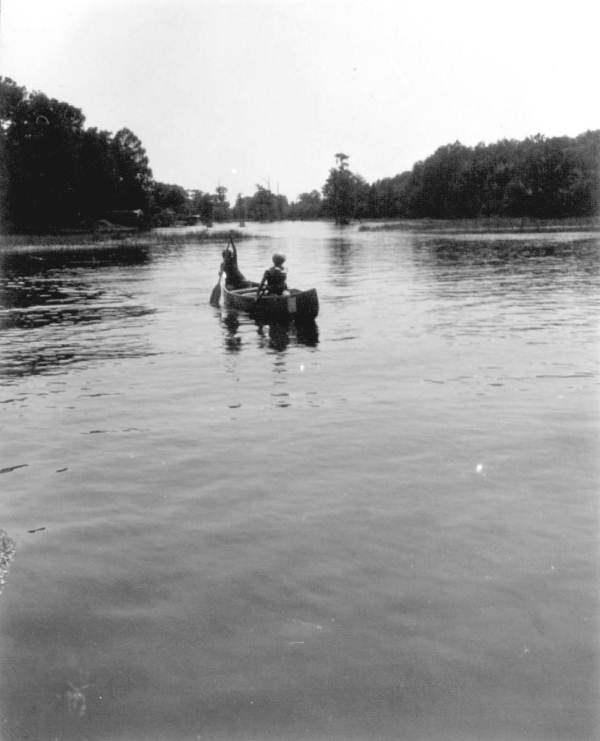 Canoe races at Rainbow Springs