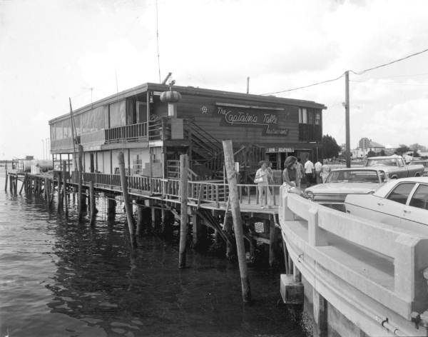 The Captain's Table - Cedar Key, Florida