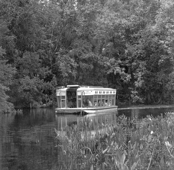 Tourist on boats at Silver Springs - Ocala, Florida .