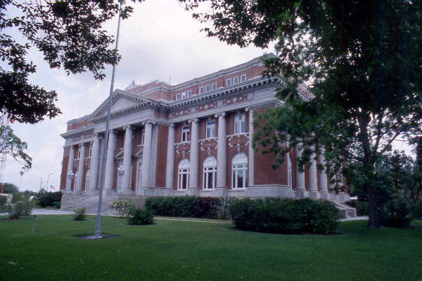 De Soto County Courthouse at 115 E. Oak St. in the Arcadia Historic District.