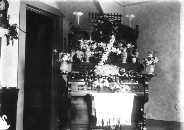 Flower decorated piano - Glenwood, Florida.