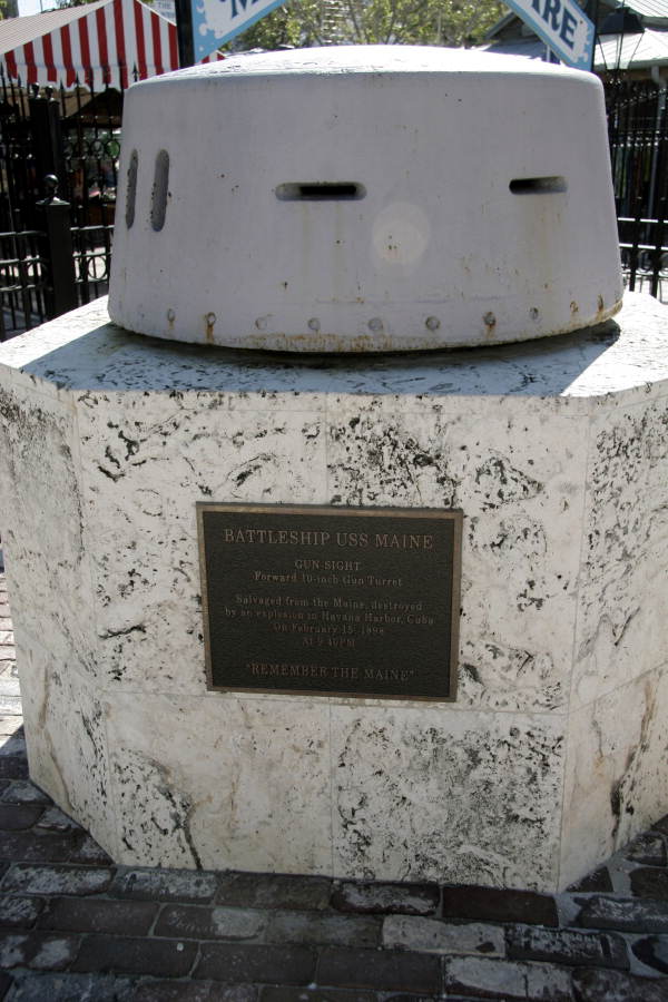 Spanish-American War monument with Forward 10-inch gun turret from the battleship USS Maine - Key West, Florida.