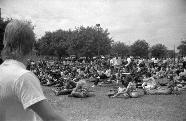 Students wait for Jesse Jackson at FSU - Tallahassee, Florida.