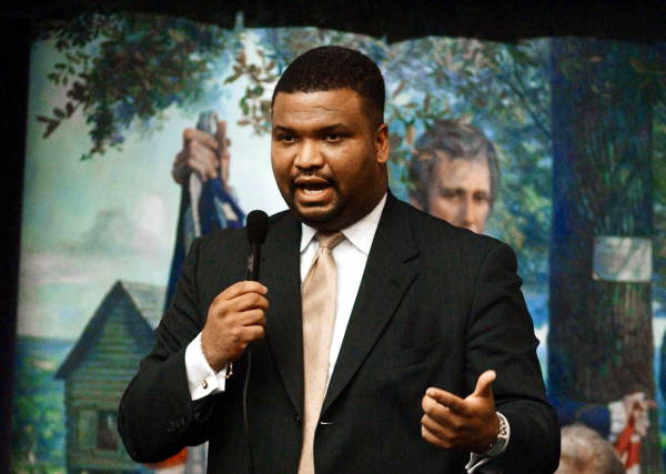 Rep. Edward Jennings, D-Gainesville, gestures in debate on the House floor during the 2003 Legislature..