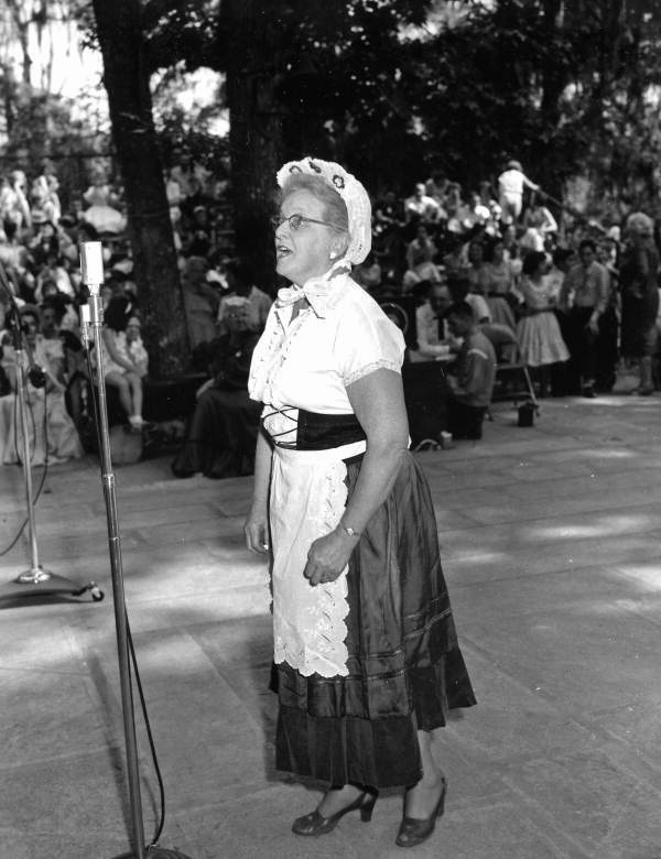 Mrs. Sidney W. Godwin, of Hawthorne, telling a tale of Danish lore- White Springs, Florida