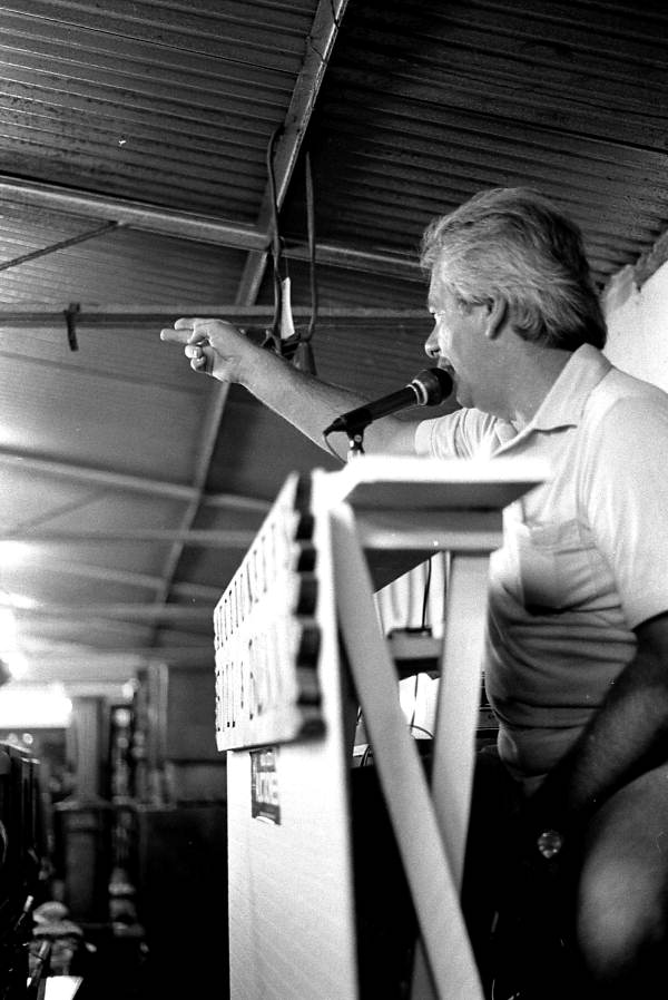 Auctioneer "Colonel" Bill Myers at work at Pioneer Auction Gallery - Jacksonville, Florida.