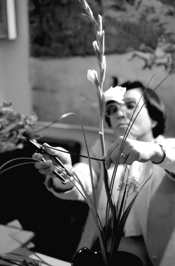 Sumino McGlamory making a Ike bana floral arrangement- Lake Park, Florida.