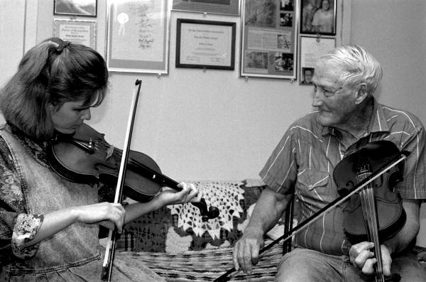 Apprentice Trenda Slaughter plays back a breakdown for fiddler Willie David Jones :Old Town, Florida.