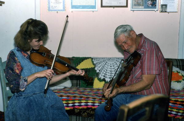 Willie David Jones playing oldtime fiddle music with his apprentice Trenda Slaughter - Old Town, Florida