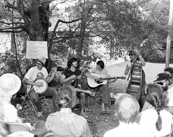 Jubilee Folk Singers of St. Petersburg playing in a workshop at the 1980 Florida Folk Festival - White Springs, Florida