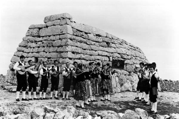 Folkloric touring group Capella Davidica of Minorca
