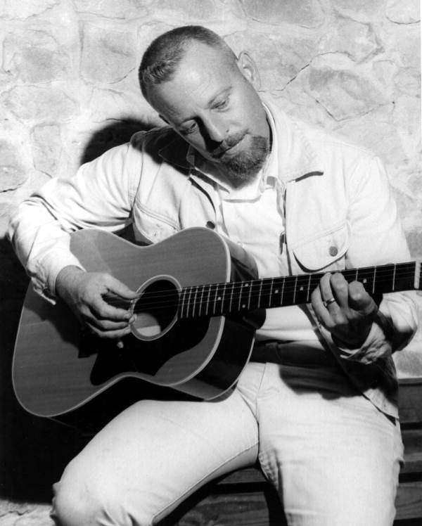 Folk musician Bob Pavitt playing the guitar :.
