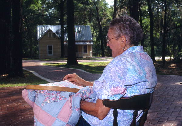 Quiltmaker Nancy Morgan quilting - Florida
