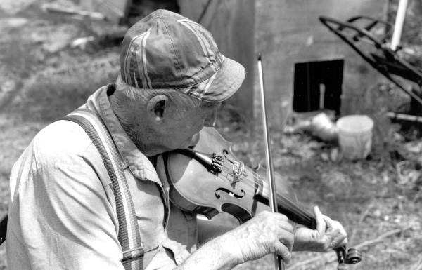Willie Jones plays his violin - Old Town, Florida