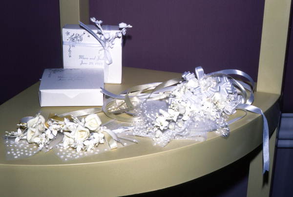 Sugar wedding flowers by Ana Paz - Miami, Florida