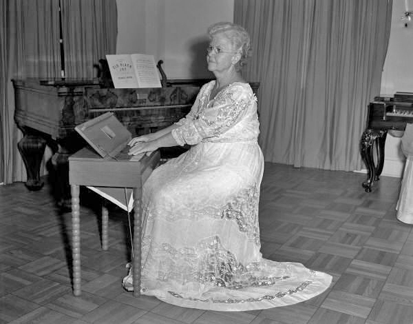 Thelma Boltin playing the melodeon in the Stephen Foster Center museum - White Springs, Florida