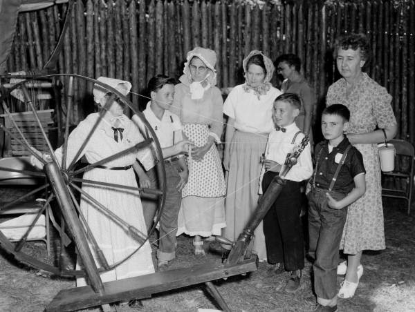 Jessie Coker spinning cotton while observers look on- White Springs, Florida