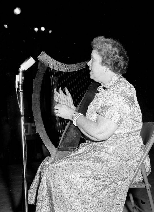 Winnifred Moon plays the harp and sings- White Springs, Florida