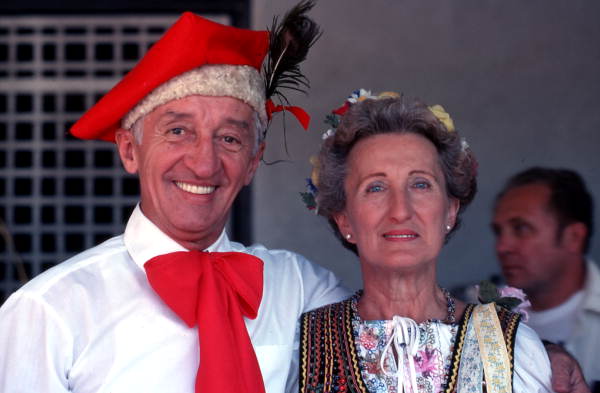 Polish Americans dressed in costume