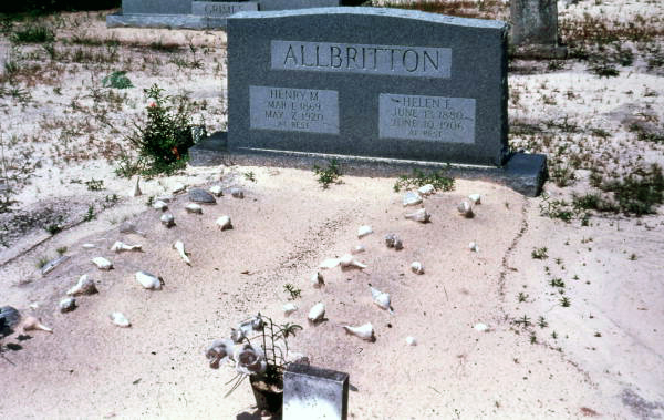 Allbritton couple gravesite
