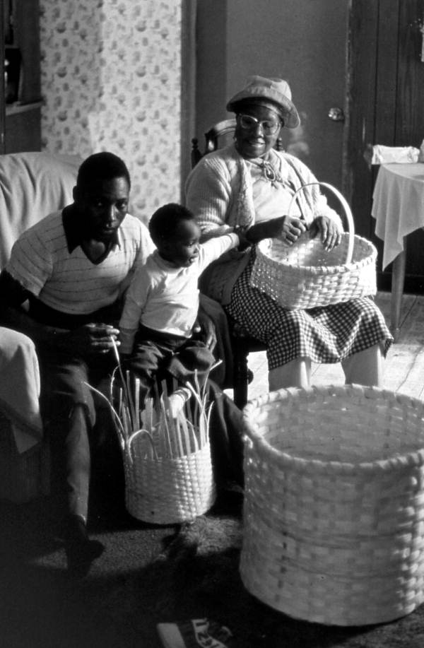 Basket makers Alfonso Jennings and Lucreaty Clark - Lamont, Florida