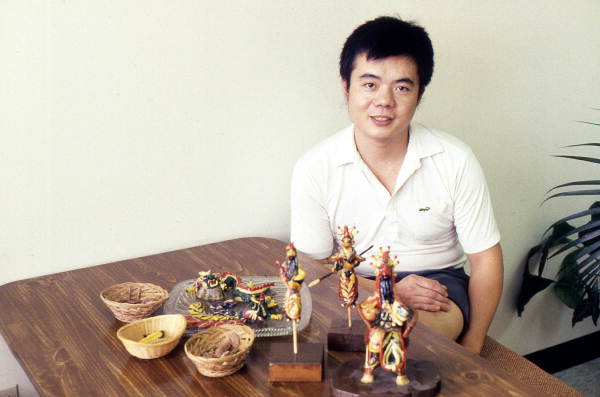 Fu-Yung Chang showing his rice dough sculptures- Jacksonville, Florida