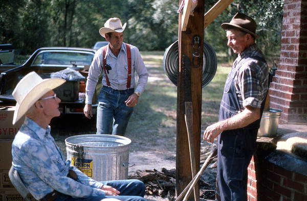 Horace Temples talking with T.G. Mayo while syrup cooks - White Springs, Florida