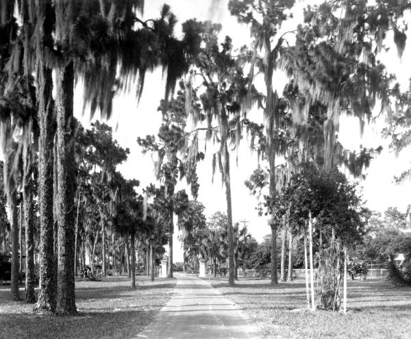 Entrance to the Florence Villa Hotel - Winter Haven, Florida