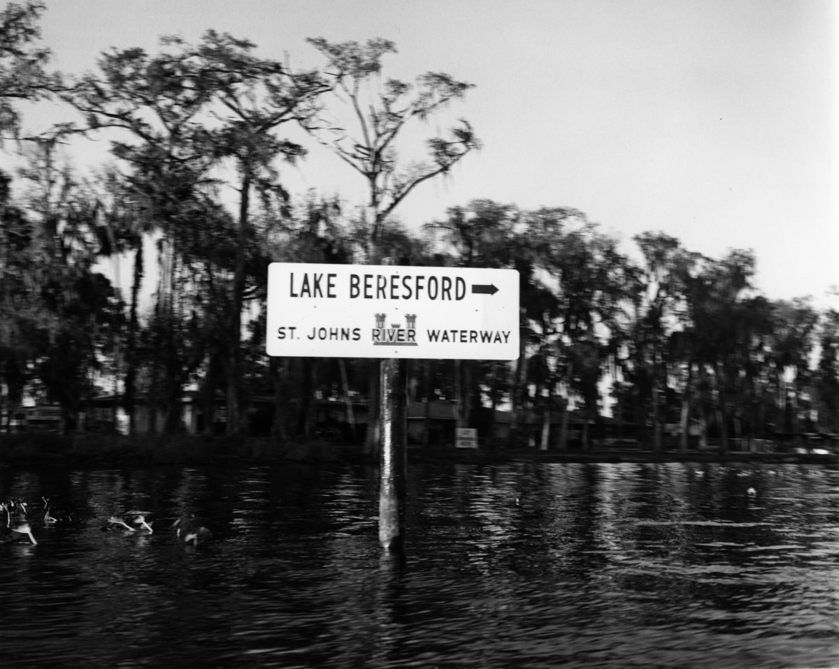 Sign giving direction to Lake Beresford