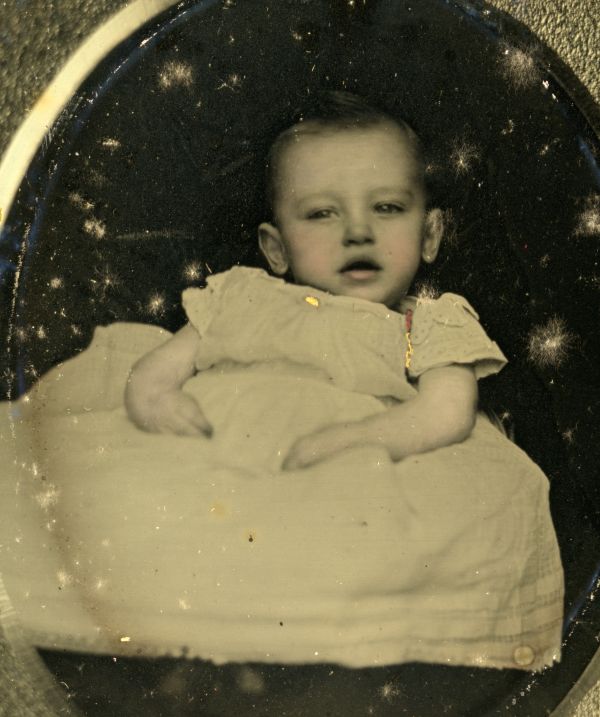 Portrait of an unidentified infant from Tallahassee, Florida.